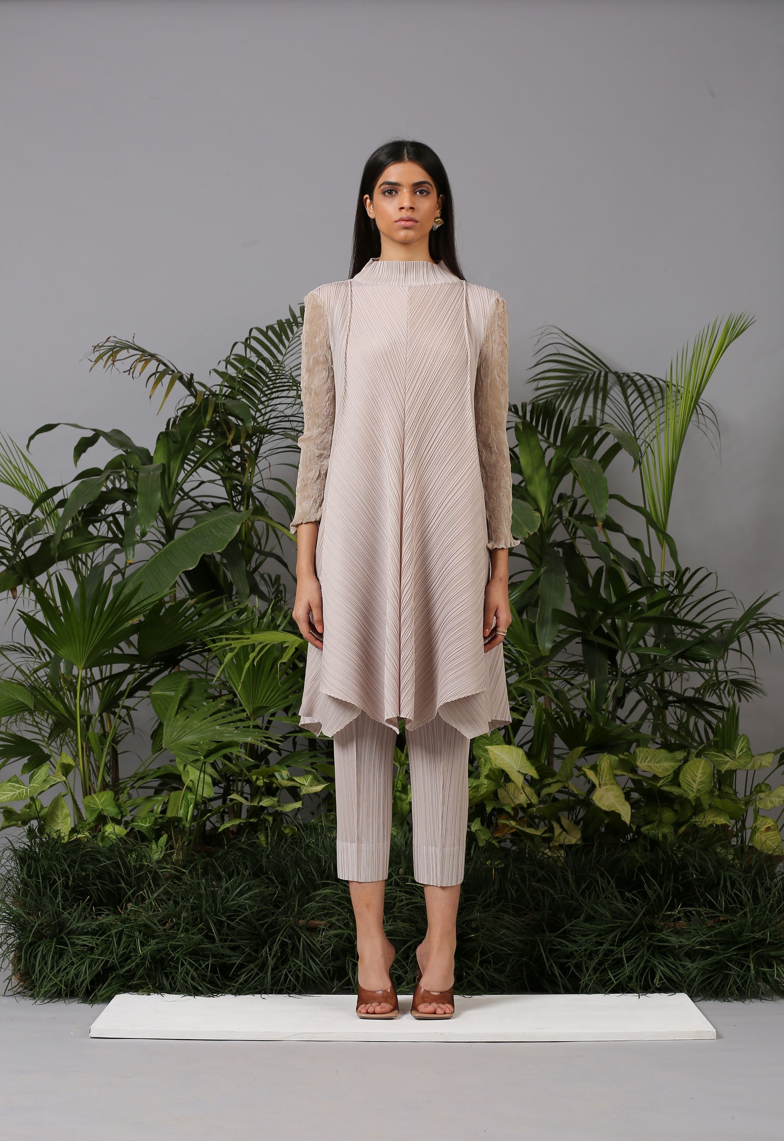 BEIGE CRUSHED SLEEVE TOP