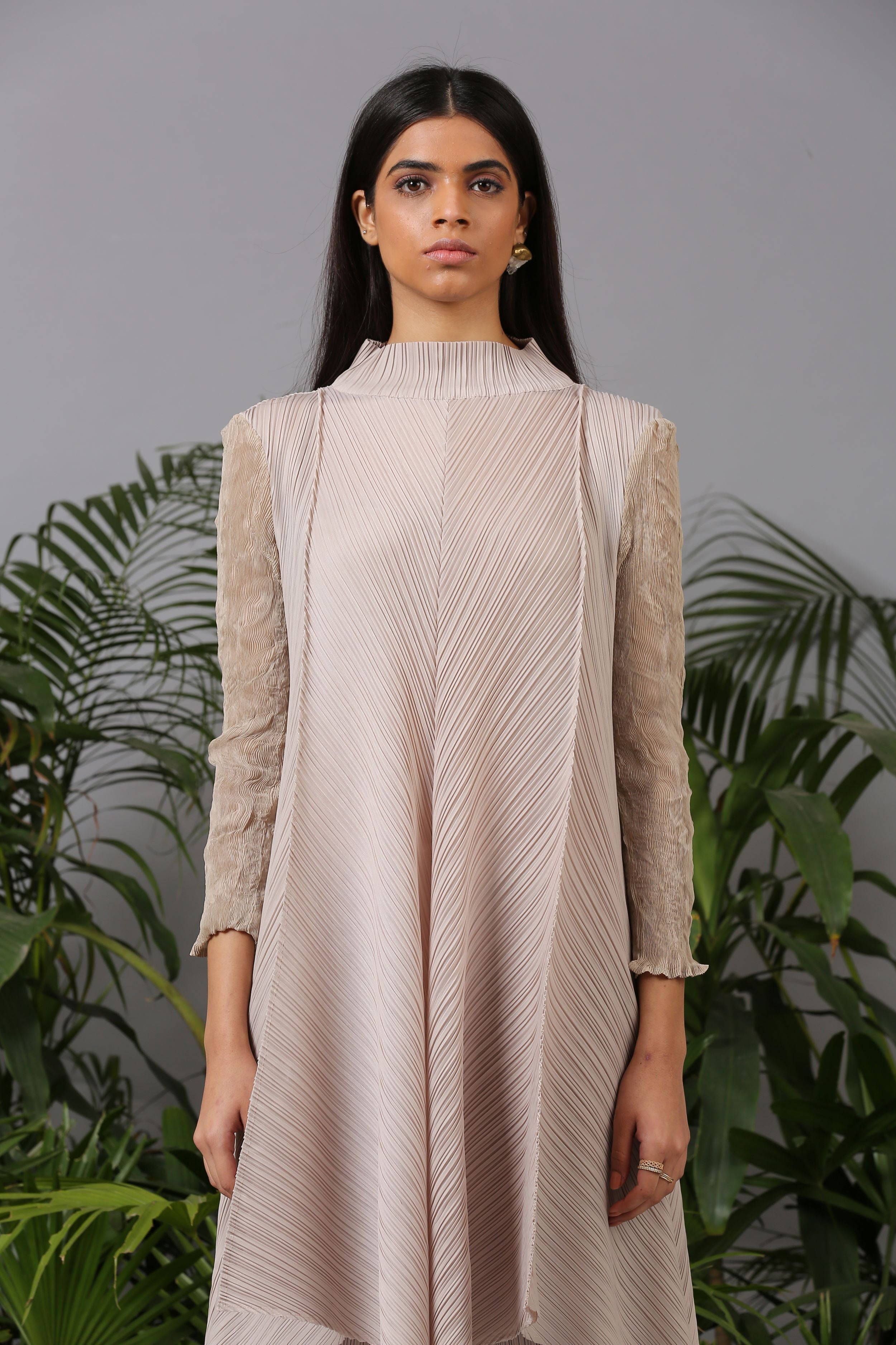 BEIGE CRUSHED SLEEVE TOP